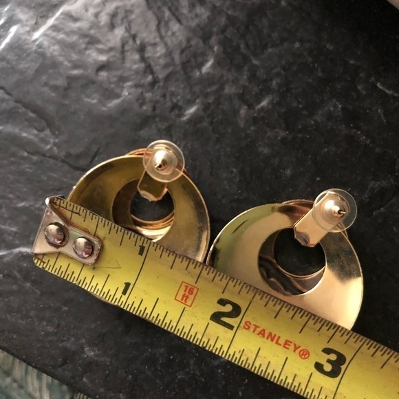 Vintage Post Earrings Gold Tone - Picture 5 of 5